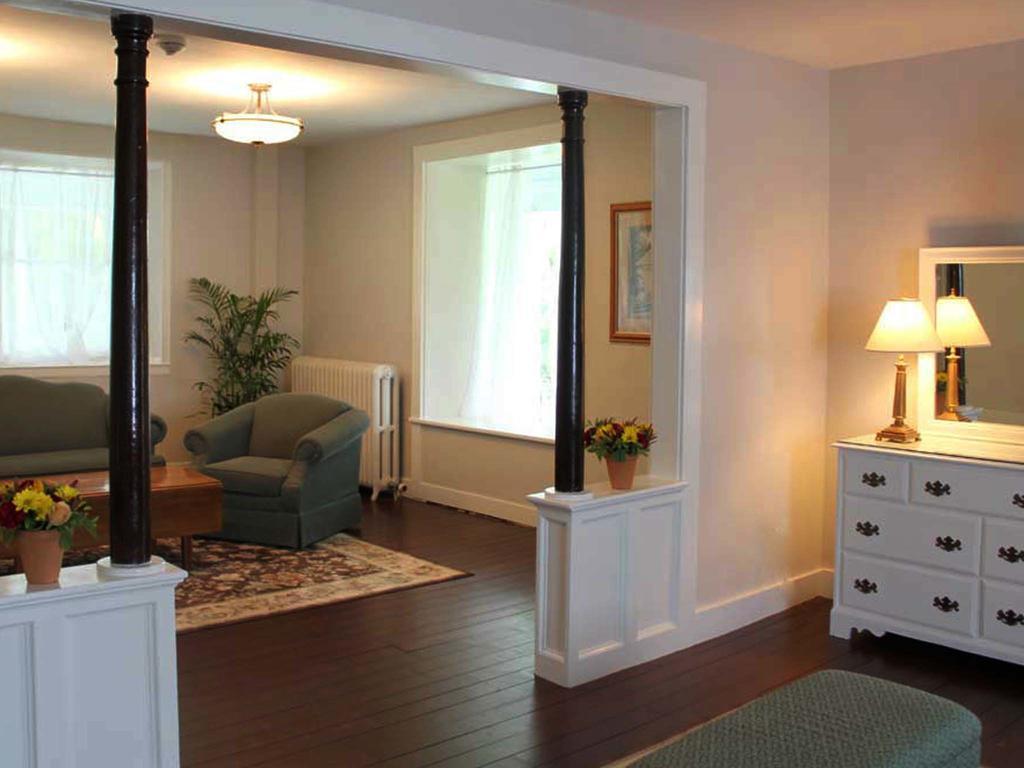 Basin Harbor Hotel Vergennes Bagian luar foto