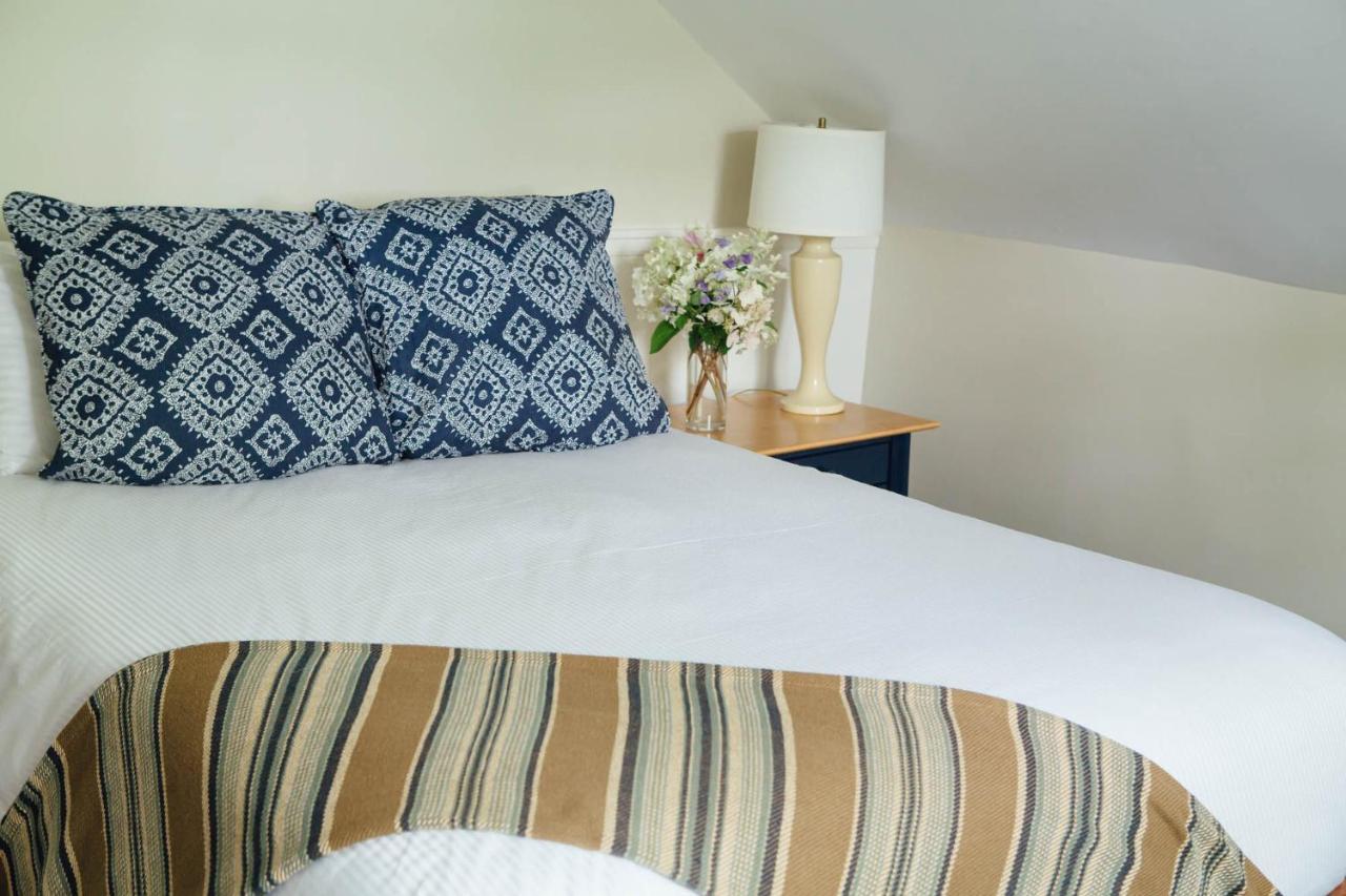 Basin Harbor Hotel Vergennes Bagian luar foto