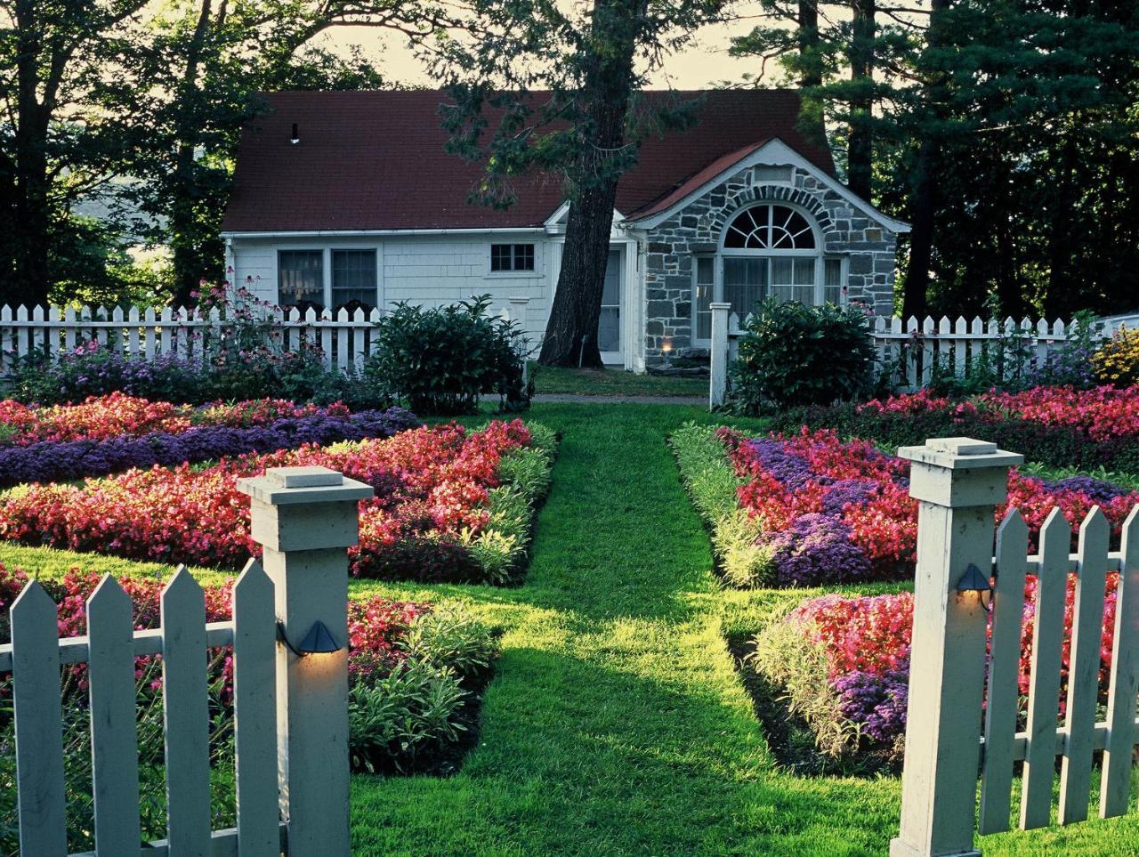 Basin Harbor Hotel Vergennes Bagian luar foto