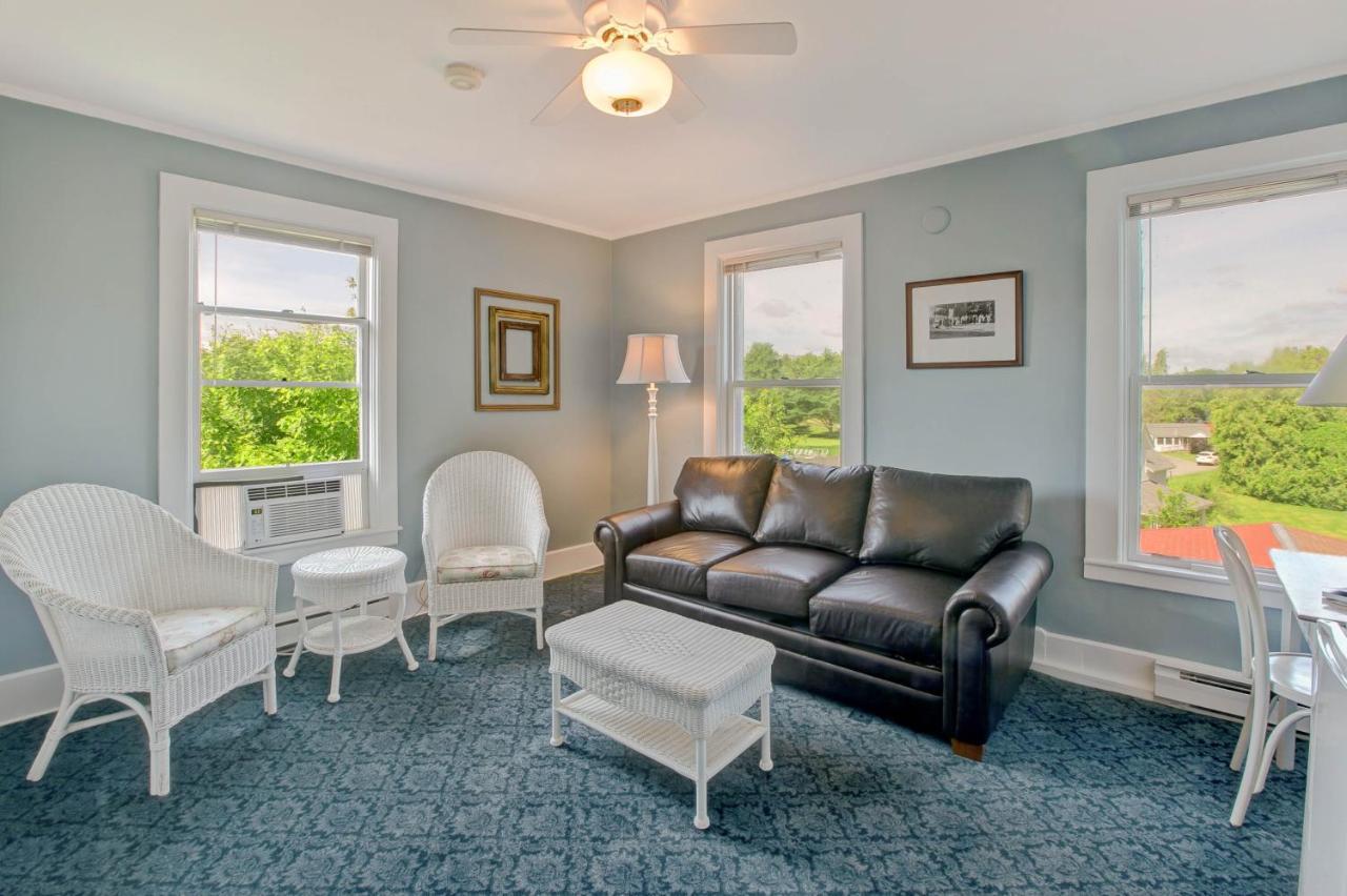 Basin Harbor Hotel Vergennes Bagian luar foto