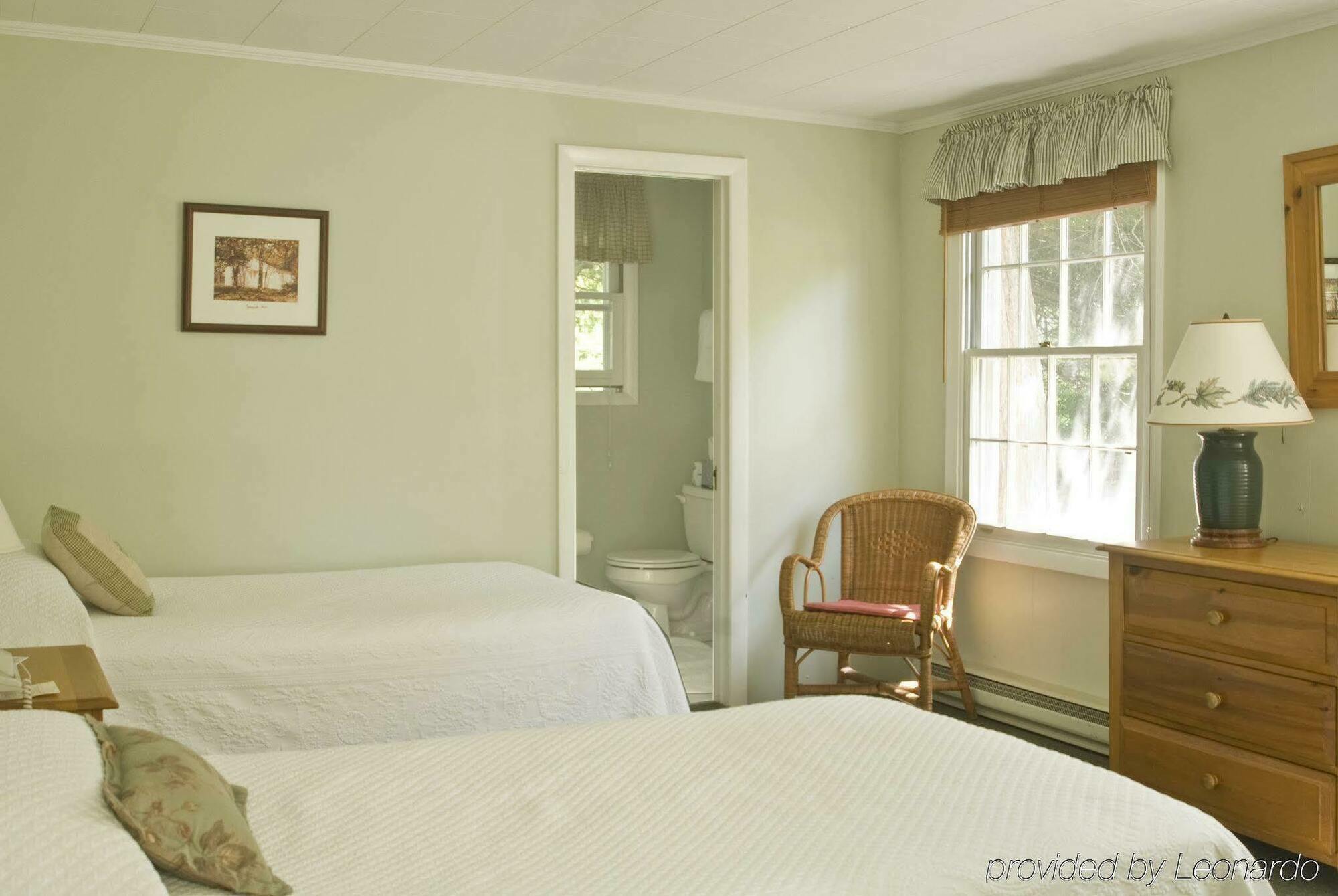 Basin Harbor Hotel Vergennes Bagian luar foto